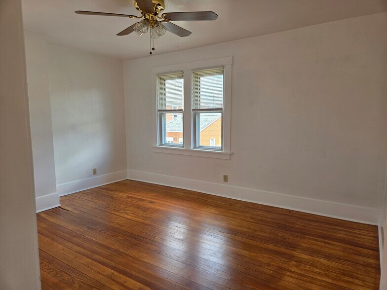 Living room - 746 2nd St