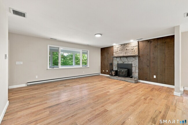 Building Photo - 115 Forty Acre Mountain Rd