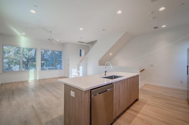 Building Photo - 4911 Belmont Ave