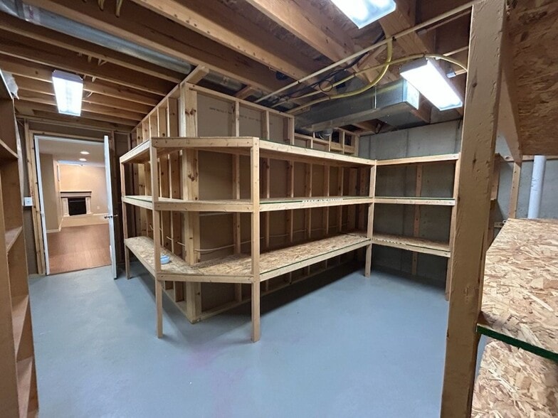 Building Photo - 9130 Bennington Way