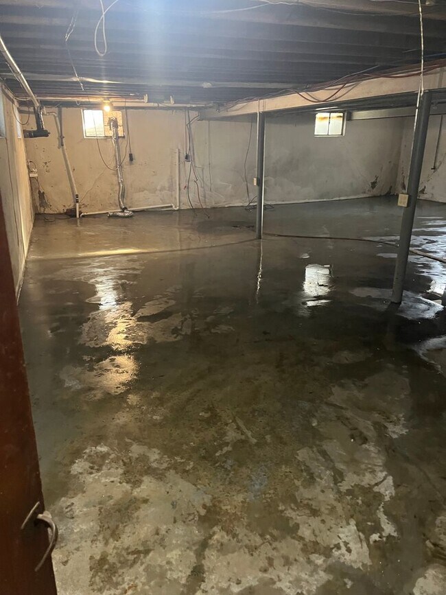 Building Photo - 3 Bedroom 1 Bath Home For Rent