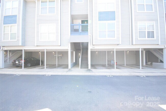 Building Photo - 509 N Graham St