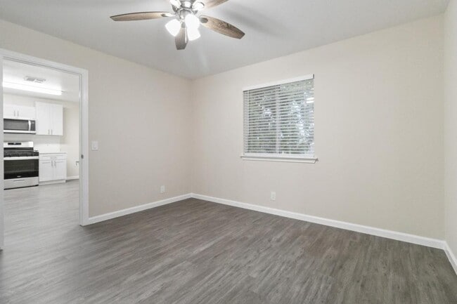 Building Photo - 14305 Cummins Way