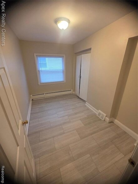 Building Photo - 8656 Nightingale St