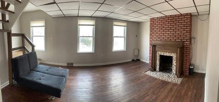 Building Photo - 2022 Plainview Ave