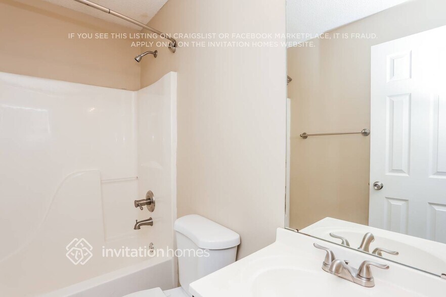 Building Photo - 4890 Larkspur Ln