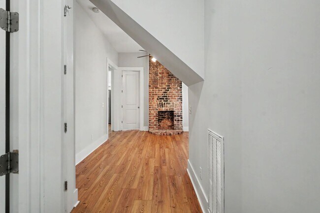 Building Photo - 311 W 39th St
