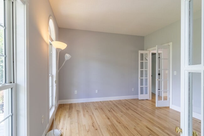 Building Photo - Charming Country Colonial on Cul-de-Sac, 4...