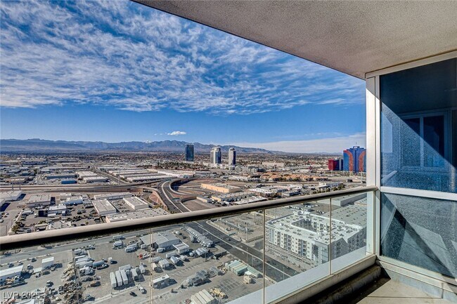Building Photo - 4575 Dean Martin Dr