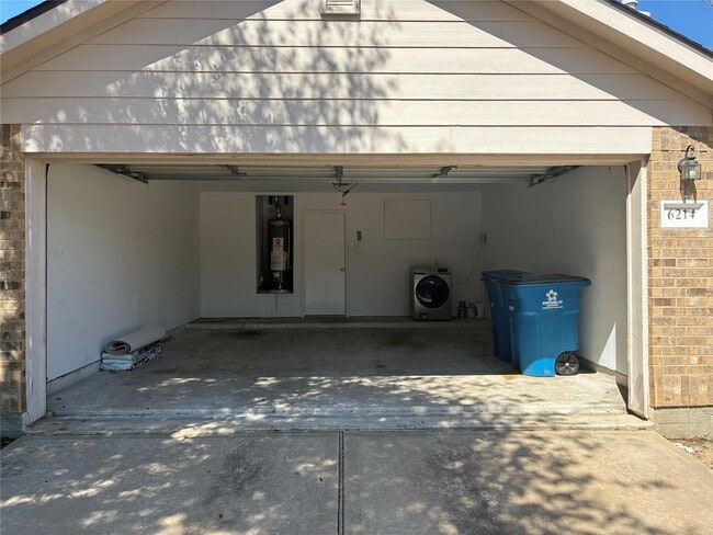 Building Photo - 6214 Channelbrook Ln