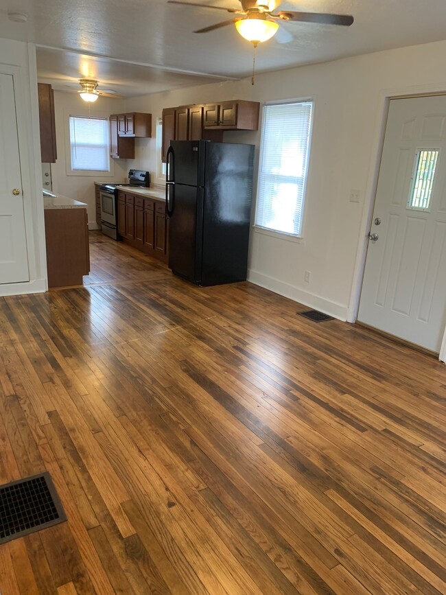 Primary Photo - 3315 Valley Dr