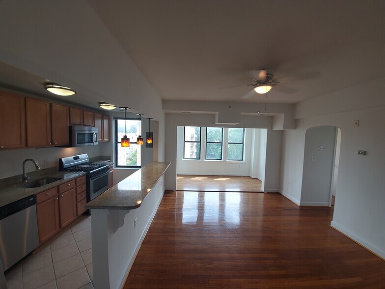 Building Photo - 3900 14th St NW