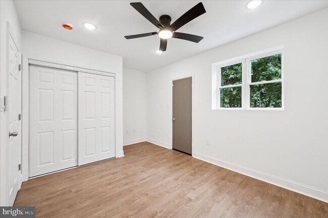 Building Photo - 2534 S 61st St