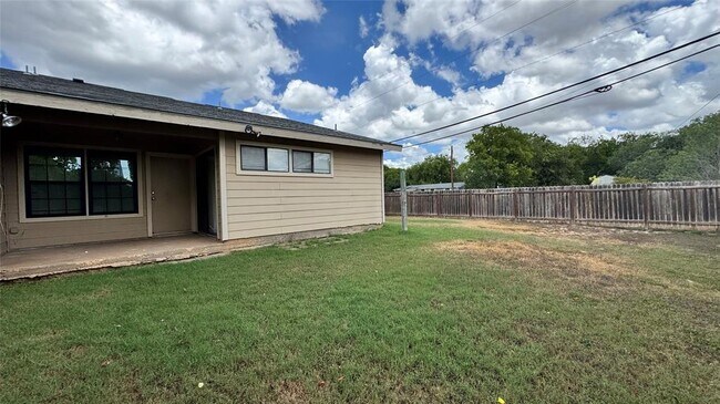 Building Photo - 1308 Conway Dr