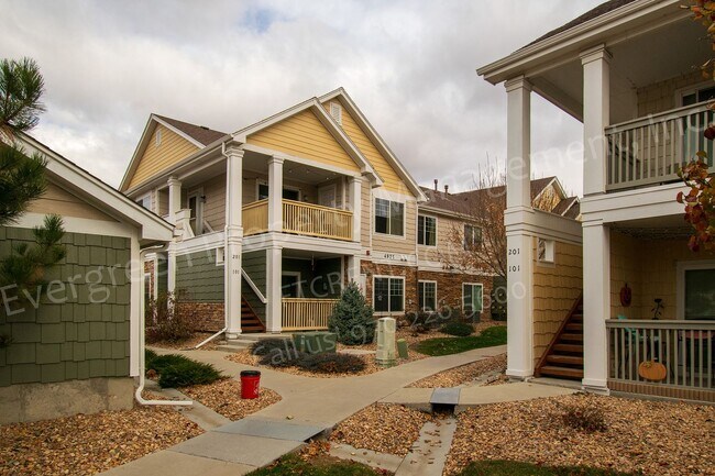 Building Photo - 2 bedroom, 2 bathroom condo in prime locat...