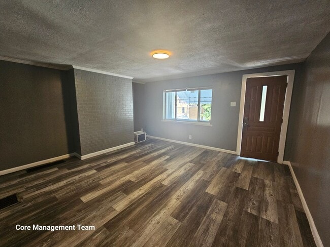 Building Photo - 2 bedroom 1 bath house for rent in West Mifflin