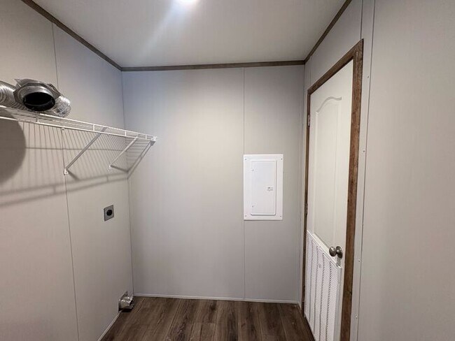 Building Photo - 10610 State Rte 762