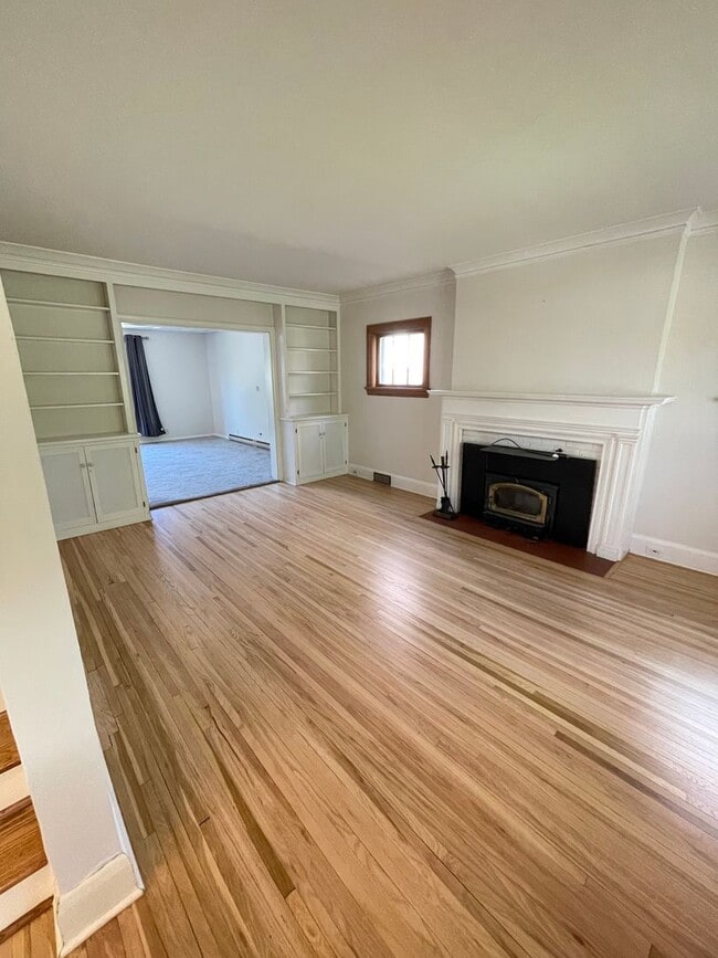 Building Photo - Available Sept 6! - Beautiful 4 Bed 3 Bath