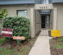 Building Photo - 3/2 townhome Near NAS Jax.