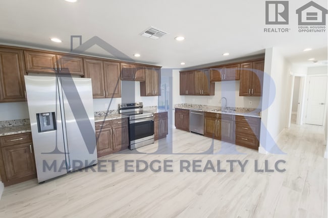 Building Photo - 4Bed/2Bath House at University/Dobson--Complete Remodel w/Pool!