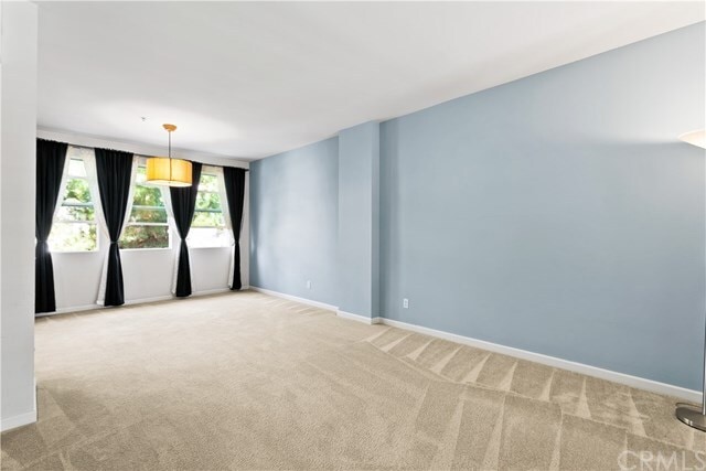 Building Photo - 359 E Memory Ln