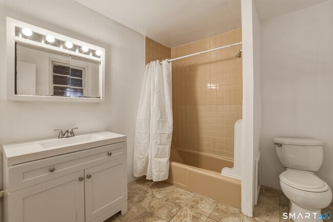 Building Photo - 784 Howard Ave