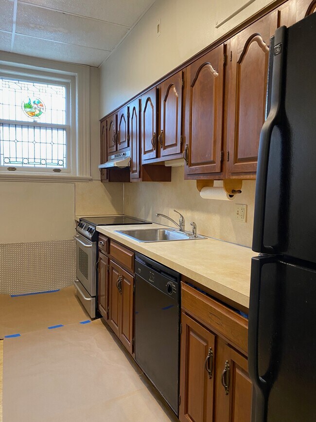 Kitchen - 45 W Diamond Ave