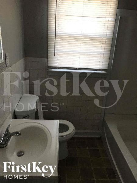 Building Photo - 6217 E 95th Terrace