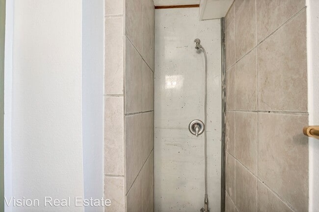 Building Photo - 565 S Main St