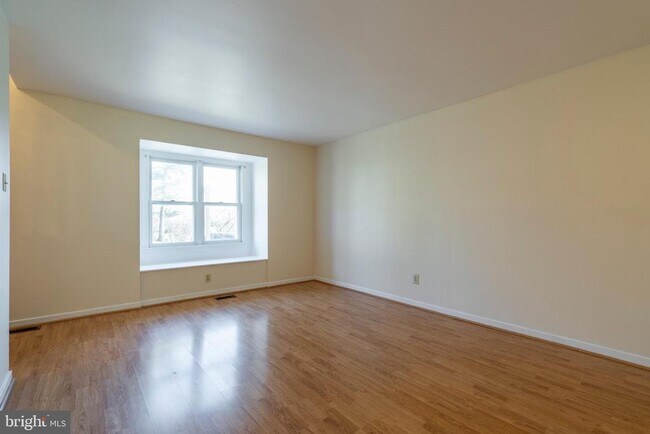 Building Photo - 506 St Albans Ct