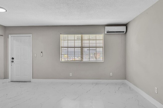Building Photo - 626 SW 14th Ave