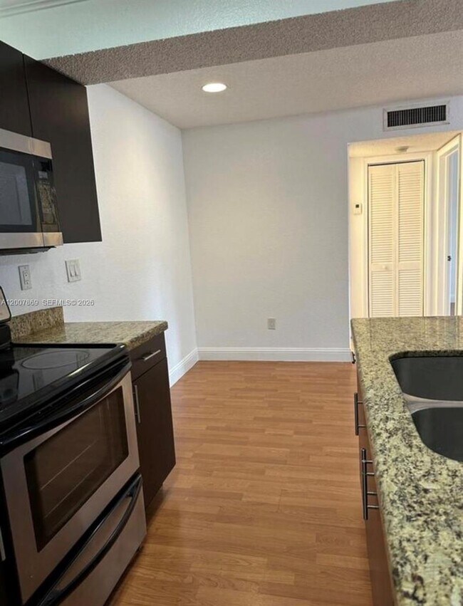 Building Photo - 15570 SW 105th Ln