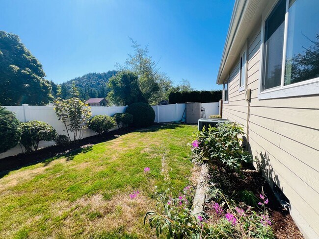 Building Photo - Beautiful 4 bedroom, 3 bath Mount Vernon Home