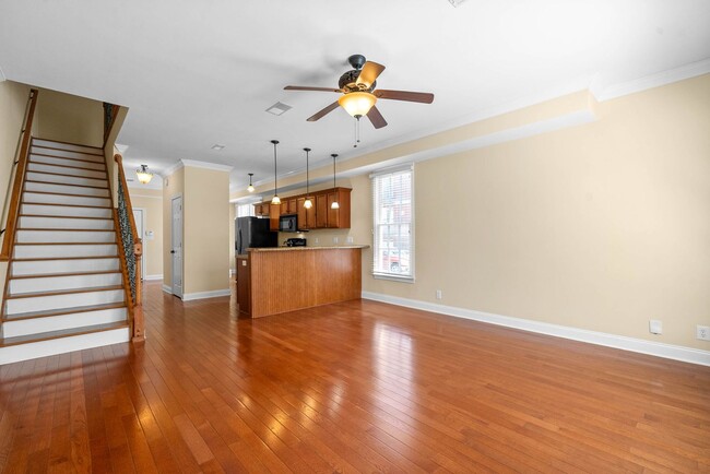 Building Photo - 2 Bedroom 2 1/2 Bath Dog Friendly Condo Fo...