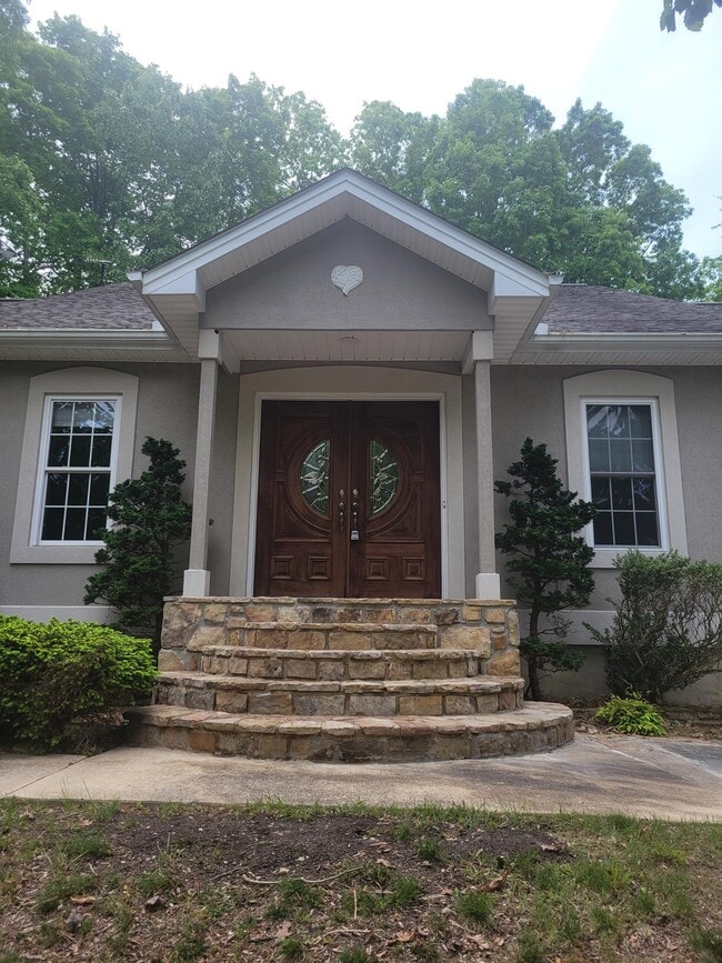Building Photo - 11 Milnor Cir