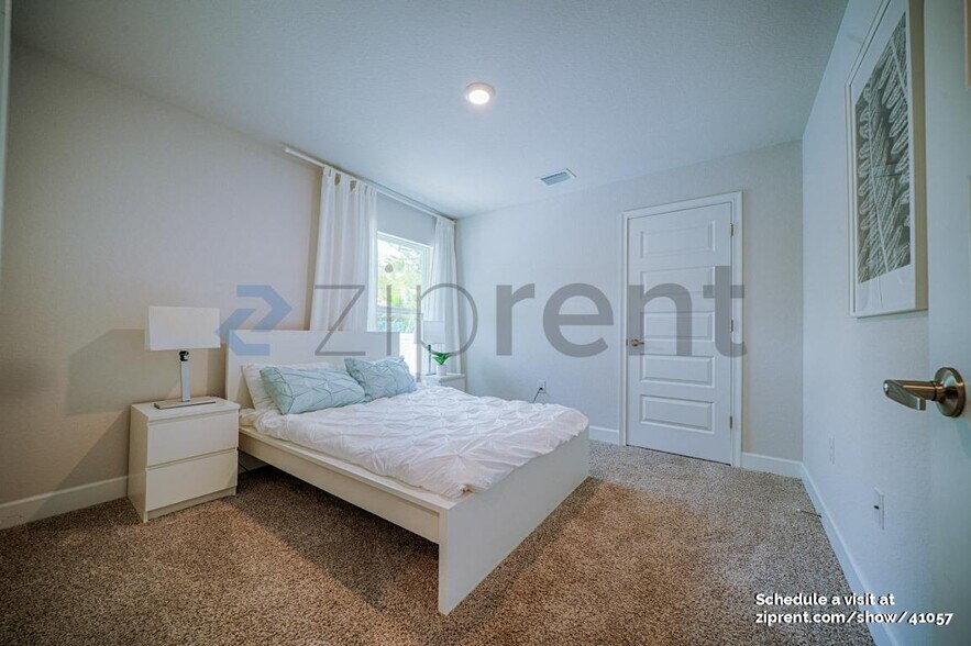 Building Photo - 15329 Aldama Cir