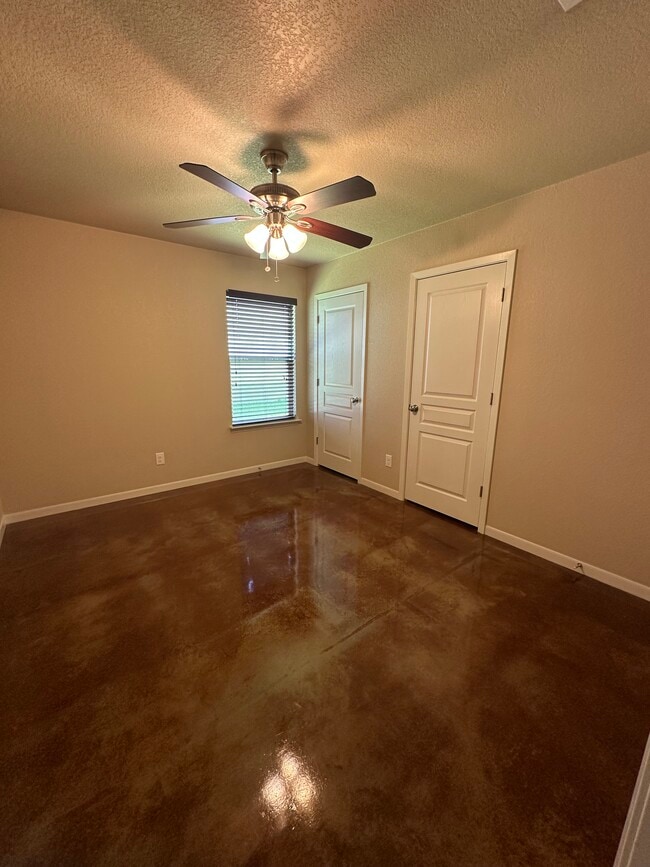 Building Photo - 2108 Pinckney Ct
