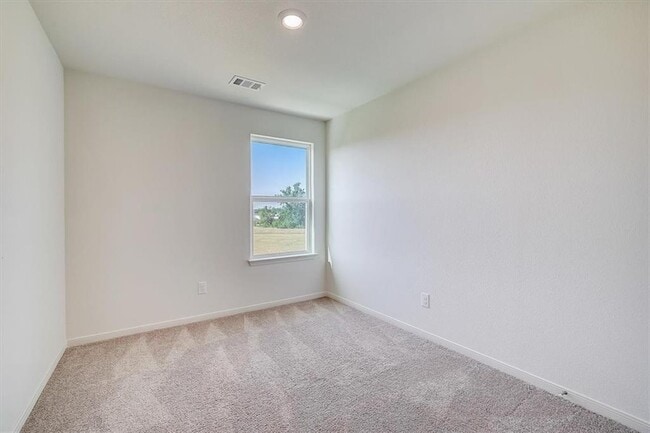 Building Photo - 221 Cres Park Dr