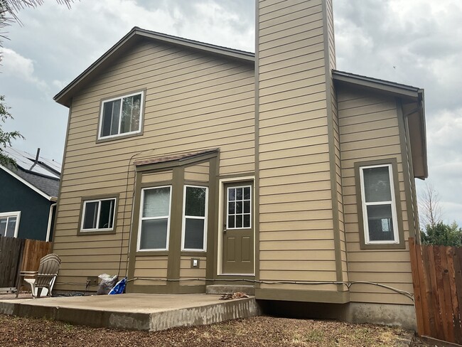 Building Photo - 6626 Chantilly Pl