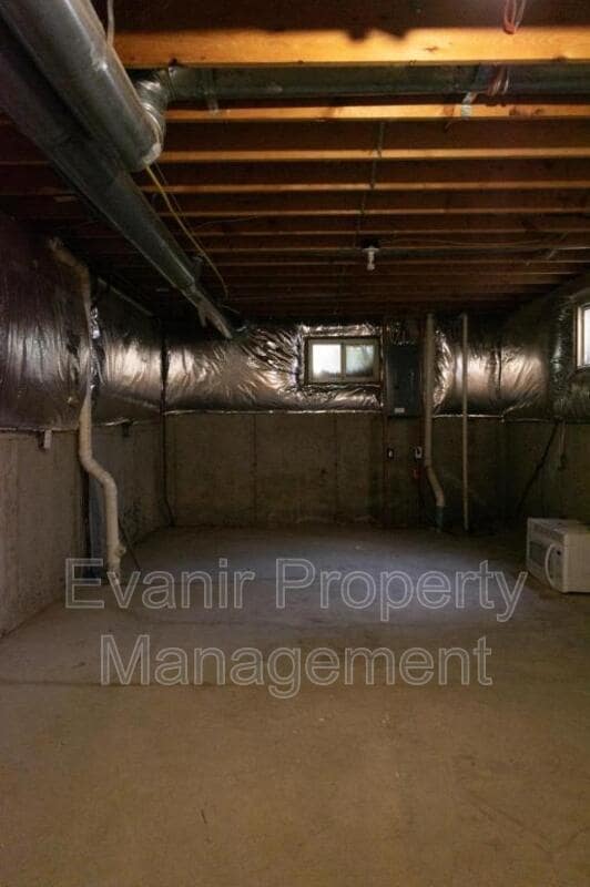 Building Photo - 1142 Deercreek Dr