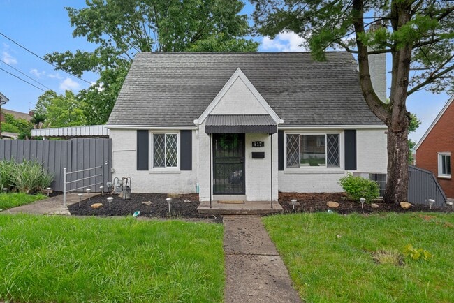 Building Photo - Stunning 3 bedroom home in Duquesne availa...