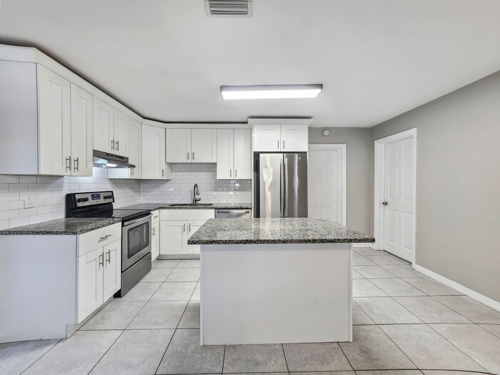 Building Photo - 5391 86th Ave