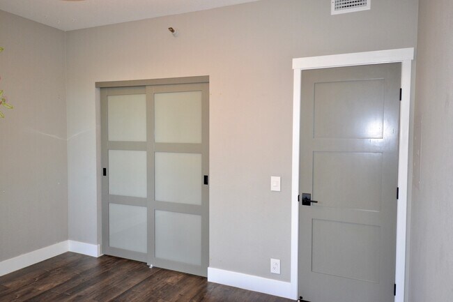 Building Photo - Bankers Hill – 2 BD, 2.5 BA! Two Assigned ...