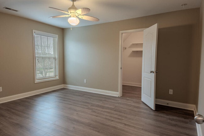 Building Photo - 884 Sugarbush Trail