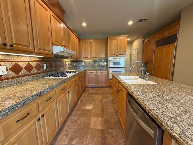 Building Photo - 1014 Gamay Dr