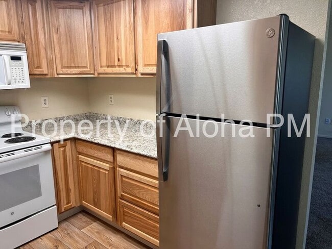 Building Photo - 10490 W Seneca Dr