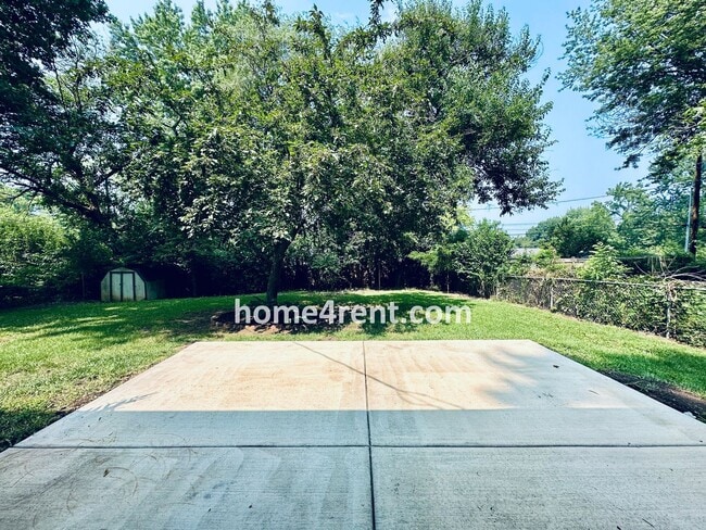 Building Photo - Attractive Prairie Village Ranch w/ FRESH PAINT, Wood Floors, Granite Counters and a Fenced Yard!