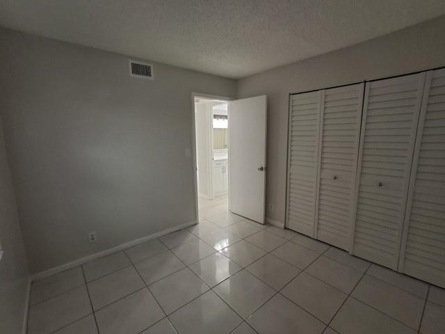 Building Photo - 9917 Twin Lakes Dr