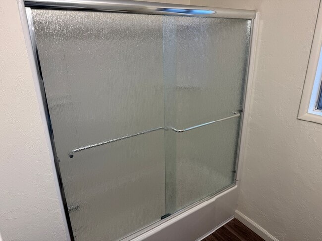 Building Photo - Beautifully updated 2 bedroom 1.5 bath duplex in Springfield!