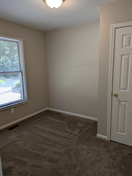 office nook - 11347 Ford Road